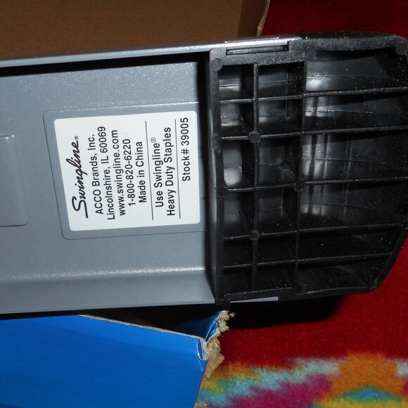 Swingline Deluxe Heavy-Duty Stapler 160-Sheet Capacity Model #39005 - Picture 7 of 7